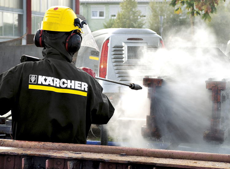 En este momento estás viendo Un Héroe de la Limpieza se Hace con una Karcher en Mano
